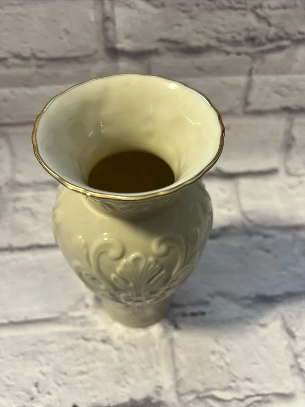 Vintage Lenox Georgian Collection Ivory Vase with 24K gold trim